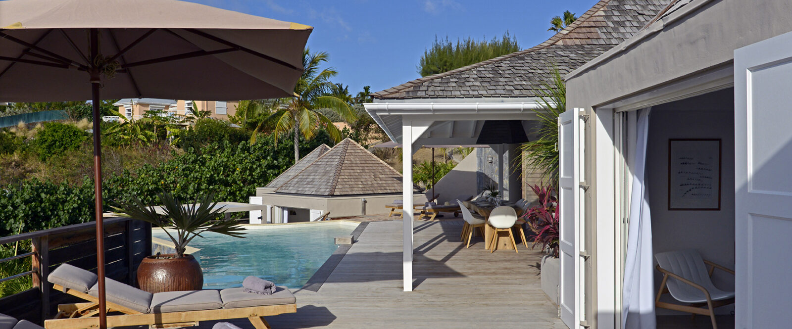 LAGON ROSE - terrasse-transats-lr-netleroi