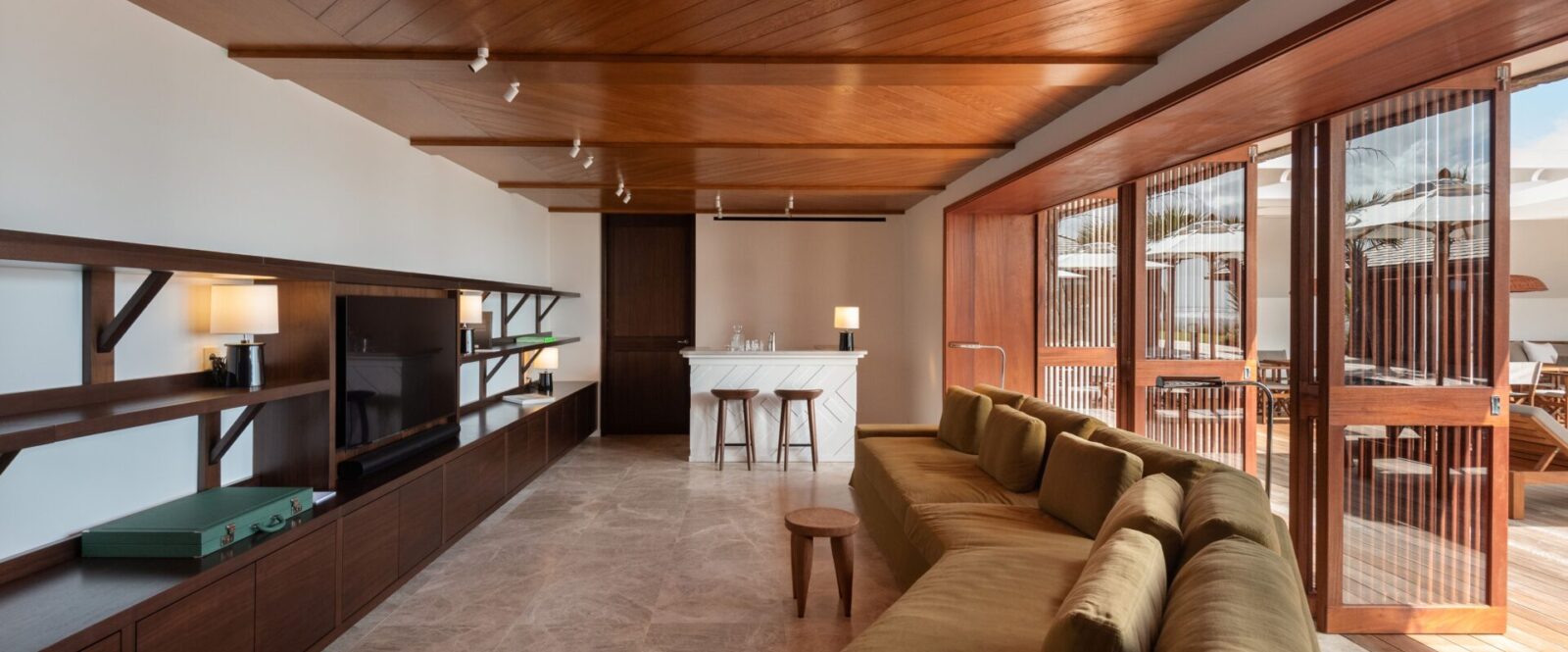 OVER THE OCEAN - hugo-allard-villa-oto-27