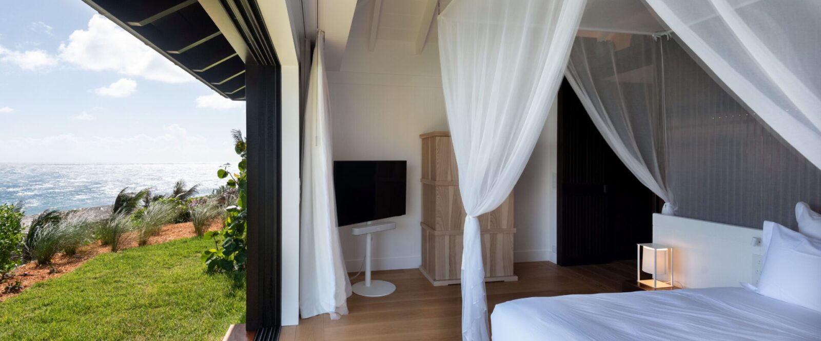 OVER THE OCEAN - hugo-allard-villa-oto-36